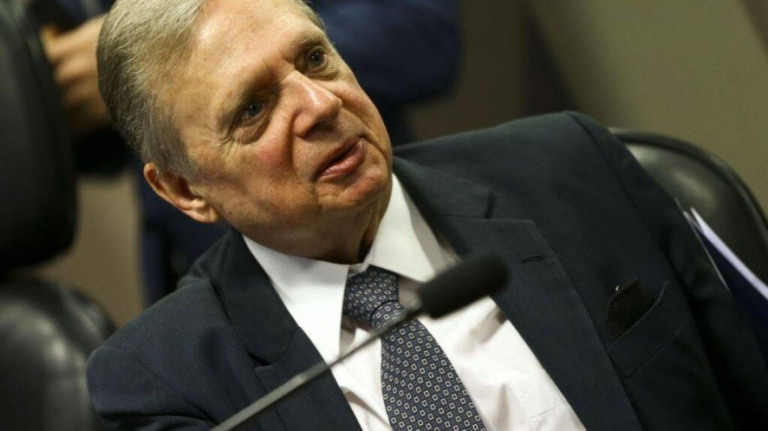 PSDB deve ser oposição não sistemática, diz Tasso Jereissati