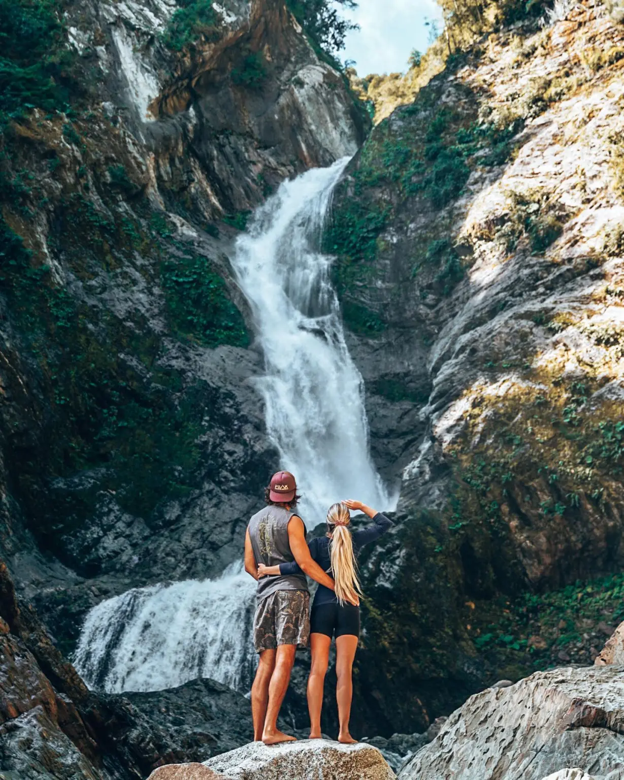 Casal se conhece em férias e 2 dias depois decidem viajar pelo mundo. Foto: Reprodução/Instagram