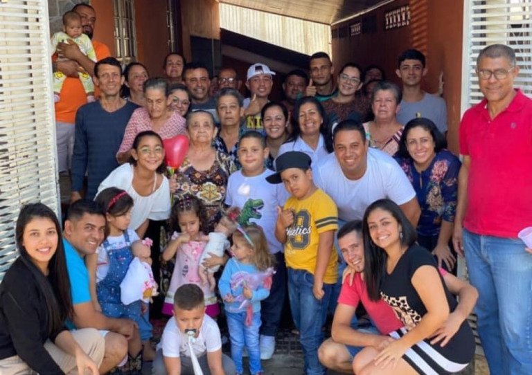 Dona Raimunda, da casa cheia de gente e alegria, mãe do Baiano do Chaplin, morre aos 85 anos