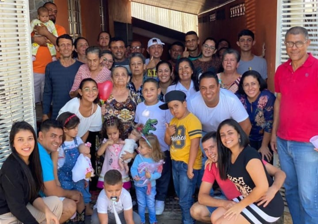 Dona Raimunda, da casa cheia de gente e alegria, mãe do Baiano do Chaplin, morre aos 85 anos