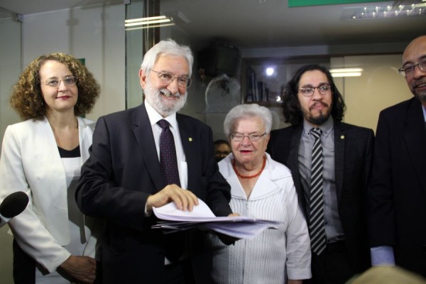 PSOL apresenta pedido de impeachment de Temer