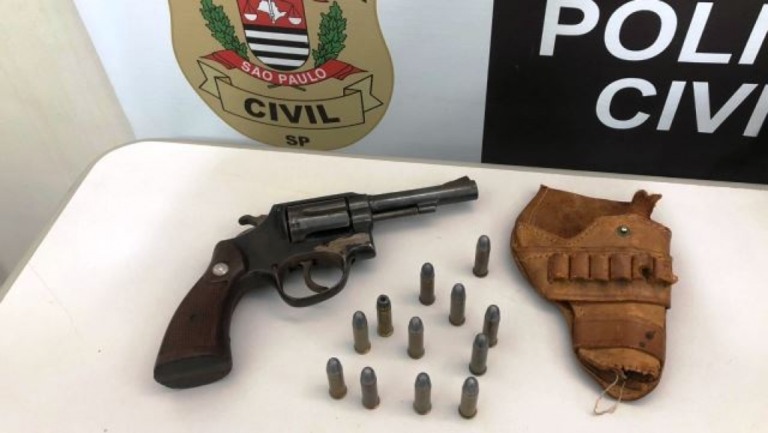 PM captura procurado na zona oeste; Civil prende jovem com arma na zona sul