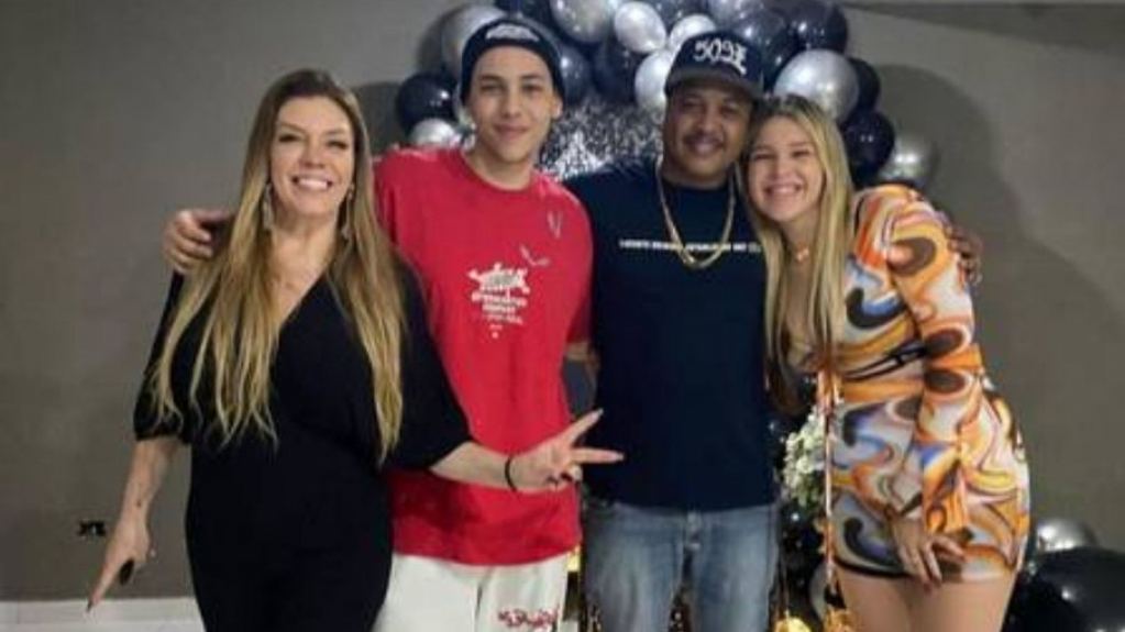 Simony festeja 46 anos com filhos e ex-marido, o rapper Afro-X