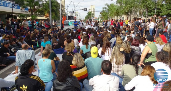 Servidores em protesto por reajuste salarial em Marília