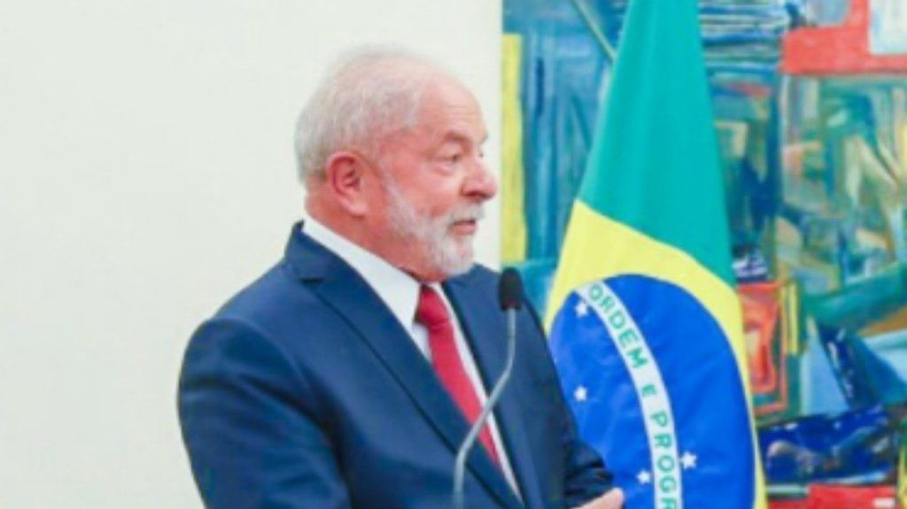 Lula diz que não tem 'problemas em conviver com as Forças Armadas'