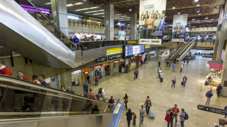 Aeroporto de Guarulhos tem 25 voos cancelados após bloqueio de rodovia