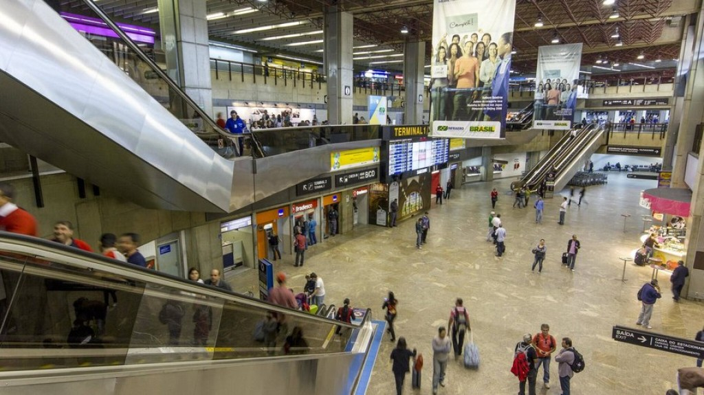 Aeroporto de Guarulhos tem 25 voos cancelados após bloqueio de rodovia Aeroporto de Guarulhos tem 25 voos cancelados após bloqueio de rodovia