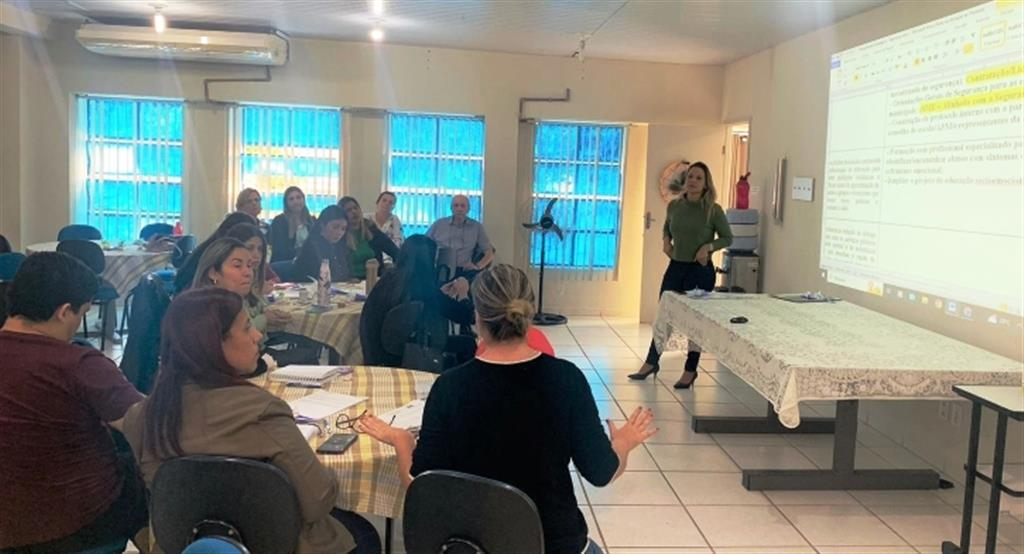 Encontro com gestores discute segurança em escolas de Marília