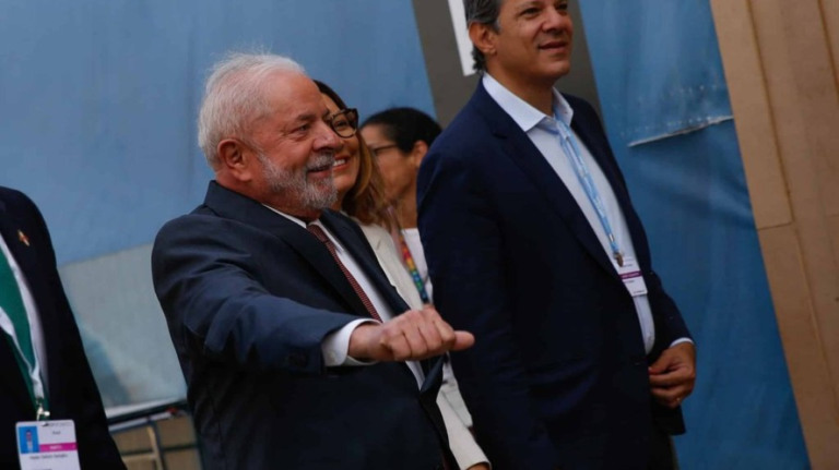 Pelo menos cinco ministros serão anunciados por Lula nesta sexta
