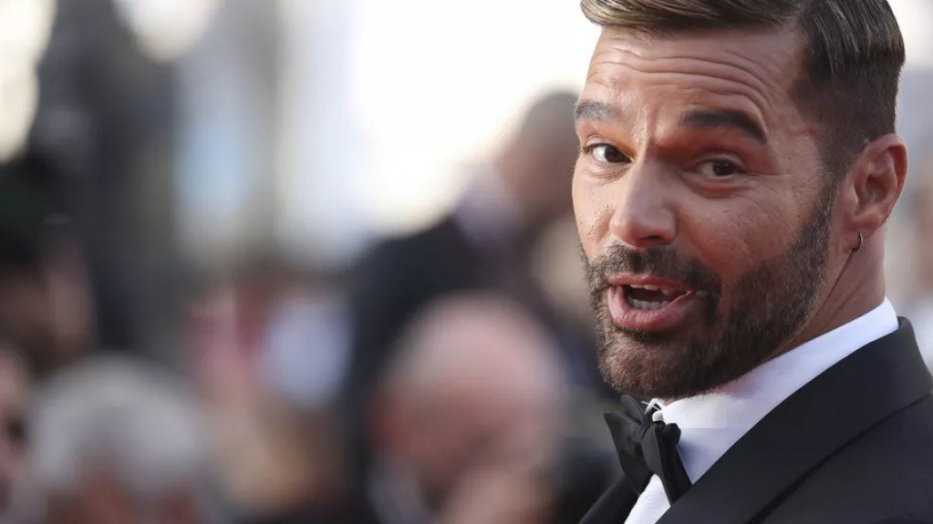 Ricky Martin se pronuncia sobre acusação de abuso e incesto