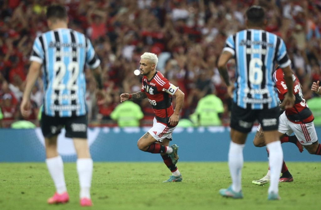 Flamengo supera crise, vence o Grêmio e está na final da Copa do Brasil