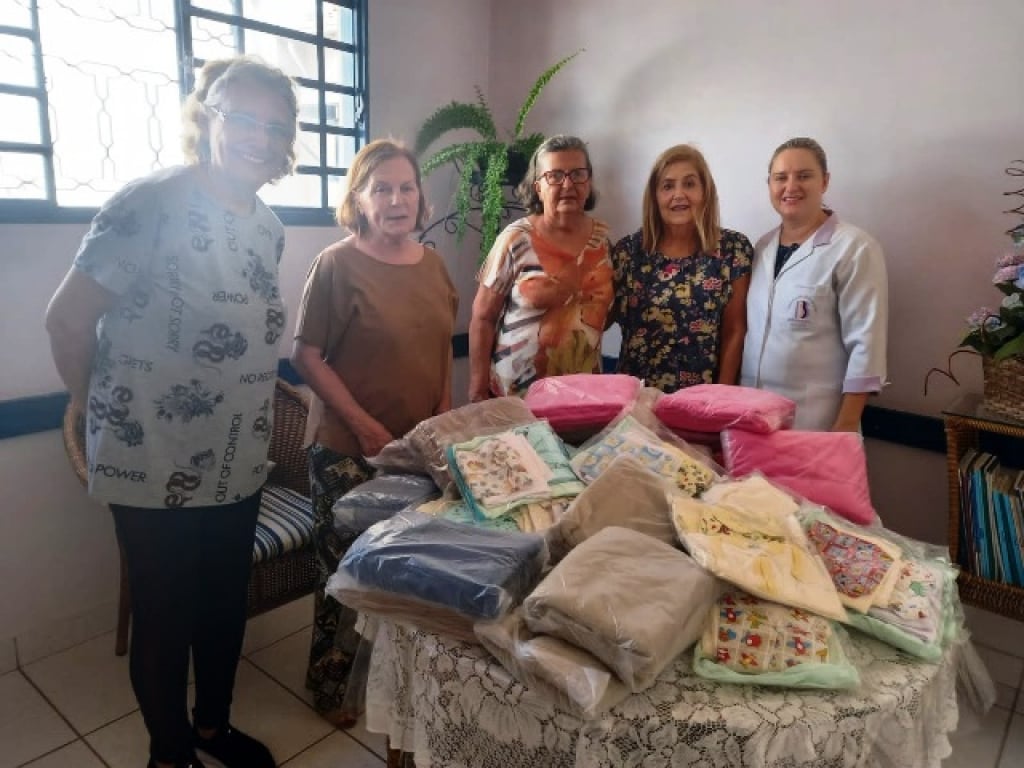 Voluntárias de Núcleo espírita doam enxovais para Maternidade Gota de Leite