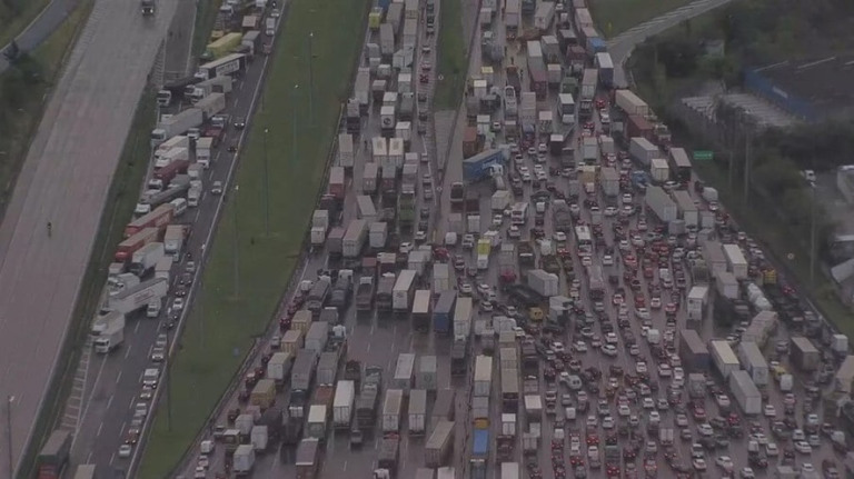 Saiba quais são as rodovias que estão bloqueadas por manifestantes