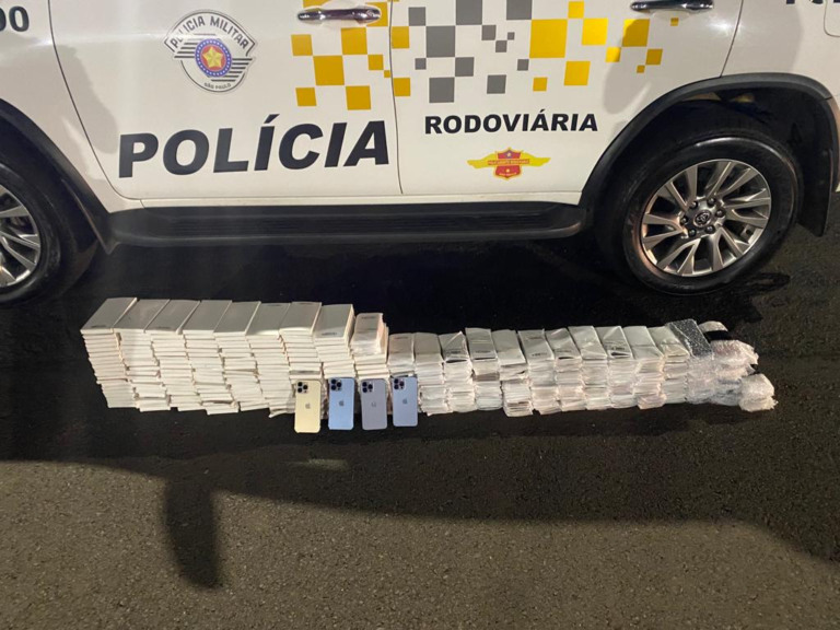Polícia apreende 452 iPhones em Ourinhos; suspeito tenta comprar liberdade