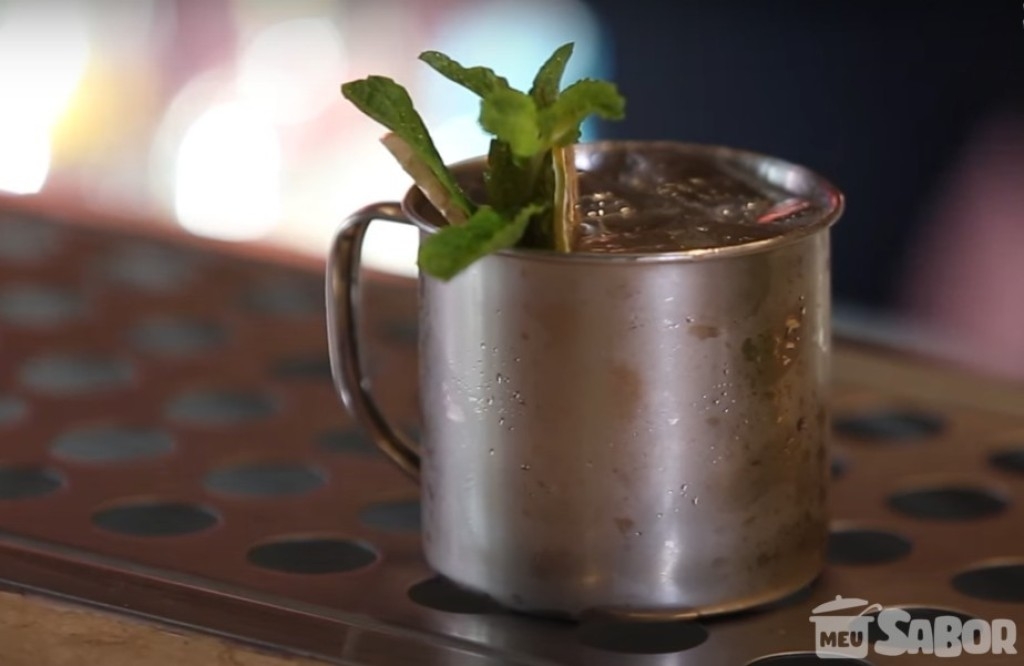 "Sextou" e é dia de aprender a fazer o famoso drink, Moscow mule clássico