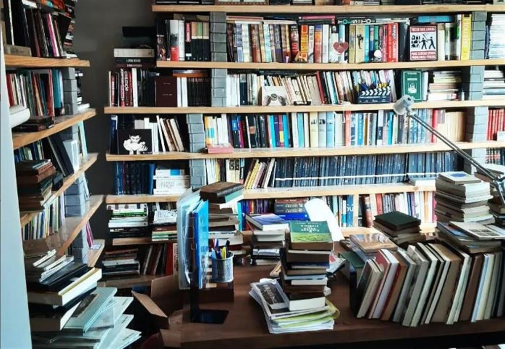 “Cafofo do José”, a biblioteca pessoal que cresceu a ponto de virar sebo – Reprodução