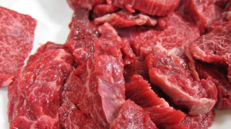 Manipulação correta de carnes pode evitar contaminação alimentar