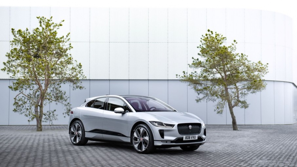 Jaguar I-Pace 2021 ganha novo sistema para carregamento mais rápido