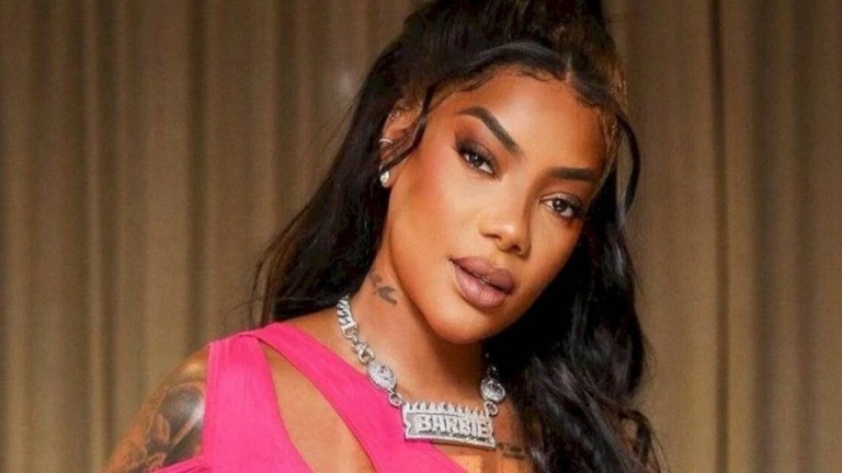 Ludmilla manda indireta e fãs apontam briga com gravadora