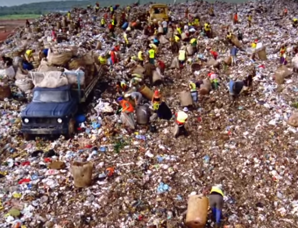 Gratus e Origem exibem documentário e discutem lixo e desperdício