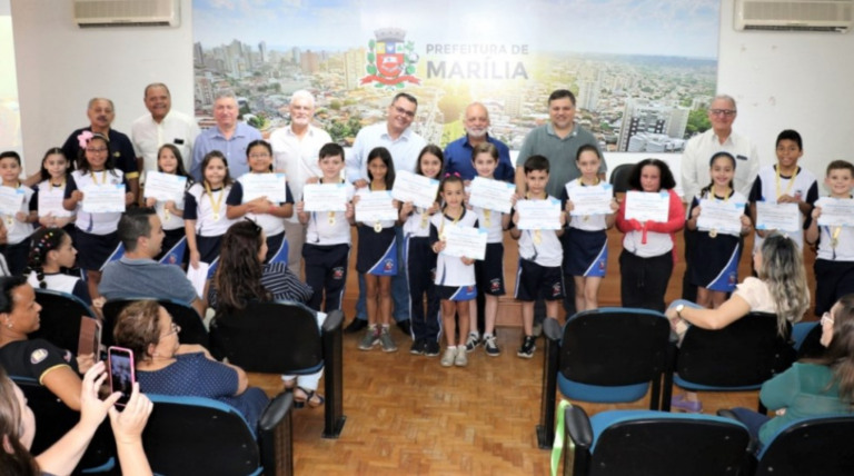 Olimpíada de Matemática entrega prêmios a estudantes em Marília