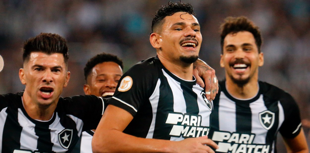 Botafogo vence o Fortaleza e se mantém na liderança do Brasileirão