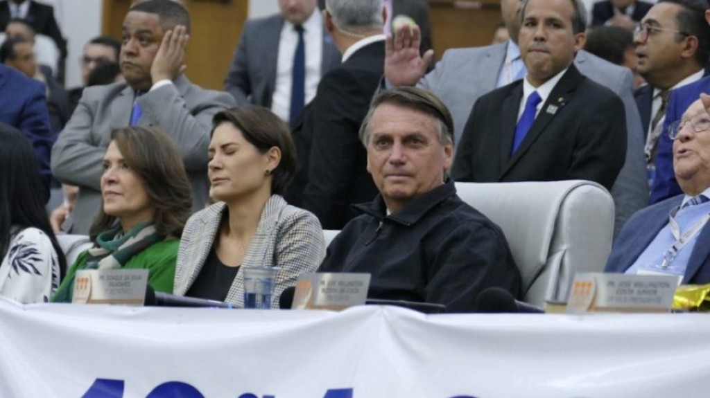Com evangélicos, Bolsonaro diz que resultado do 1º turno foi "Milagre"