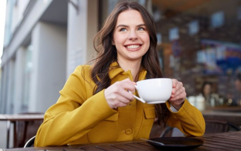 6 fatores que deixam os dentes amarelos