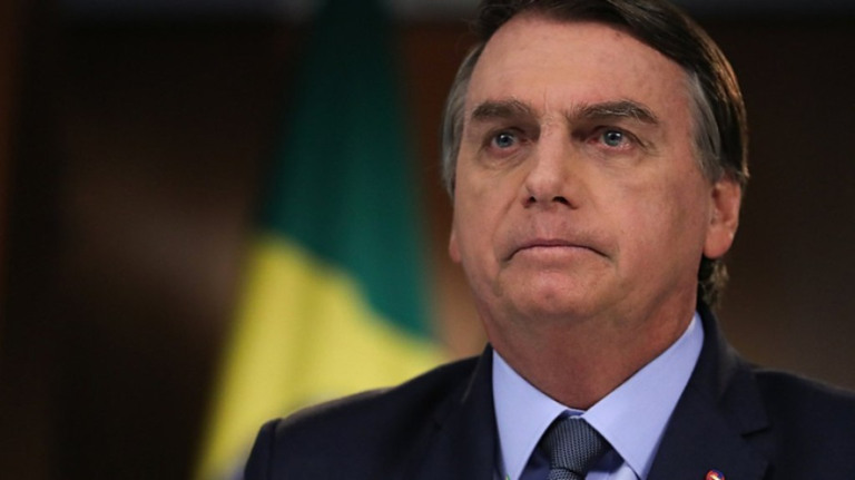 Mirando voto feminino, Bolsonaro promete 13º do Auxílio Brasil a elas