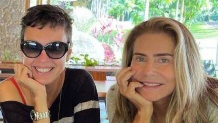 Maitê Proença e Adriana Calcanhotto curtem Dia dos Namorados na Itália