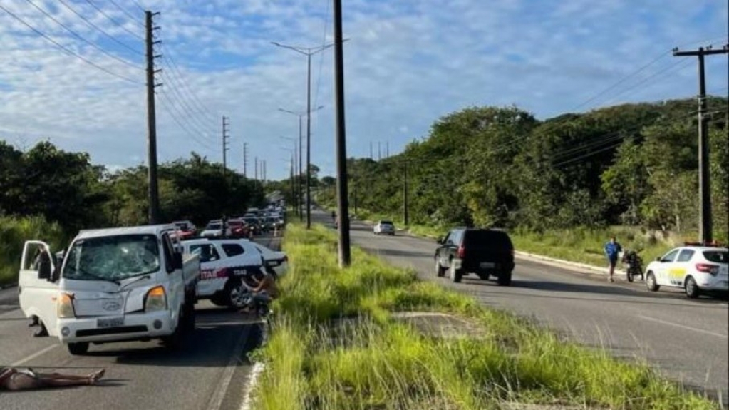 Após ser assaltado, homem morre atropelado por caminhão na Paraíba