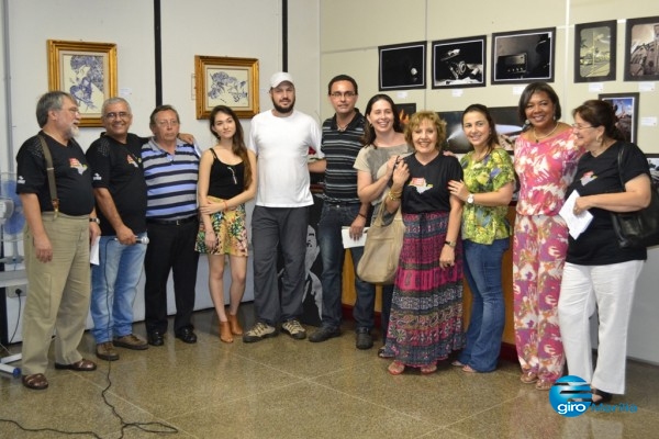 jurados Yone di Alerigi, Cirton Genaro e Astrid Salle, com Denise Campos Justino e artistas