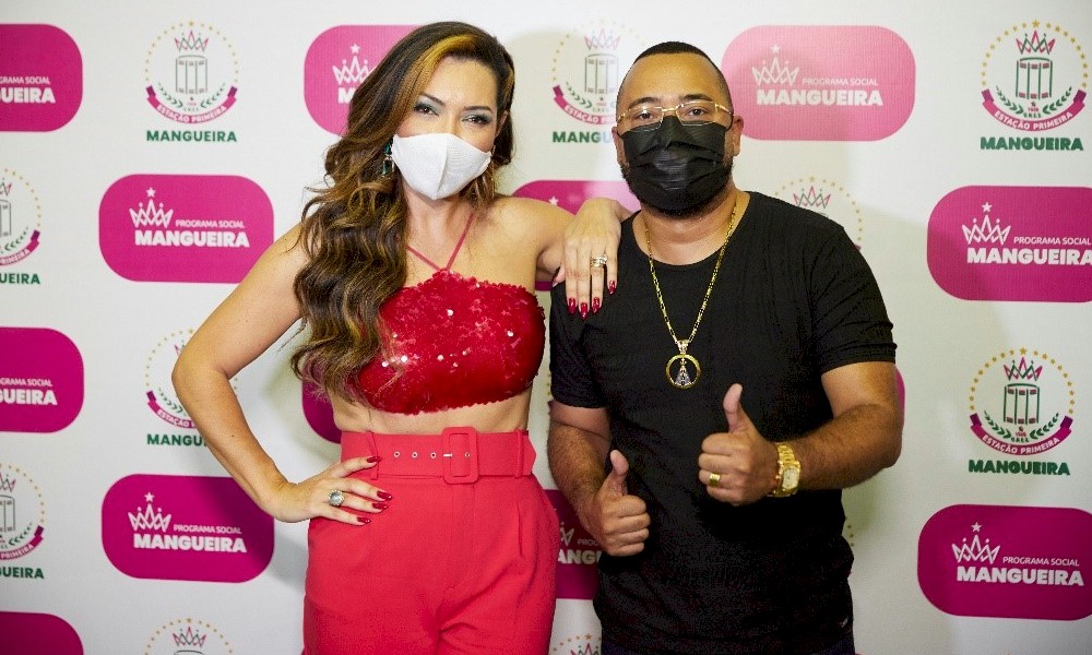 Alcione consagra Karinah como madrinha de programa social da Mangueira
