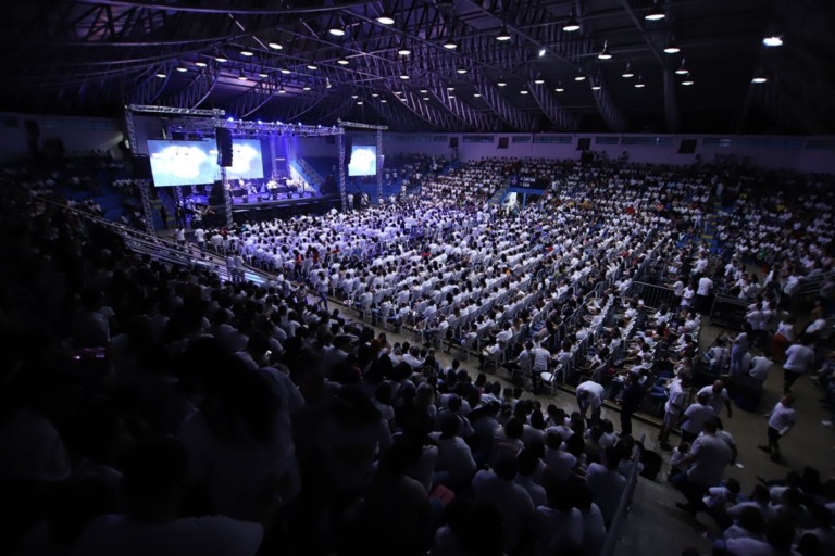 Show gospel reúne 4.000 pessoas em ginásio de Marília