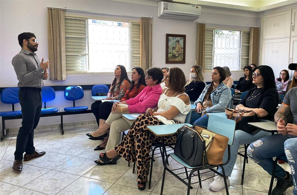 Palestra em Marília orienta profissionais da região sobre autismo