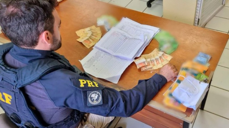 Polícia flagra homem com dinheiro, santinho e dados de eleitores no CE