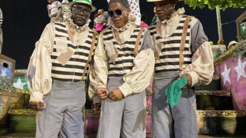 Carnaval 2022: Intérprete da Mangueira passa mal durante desfile Carnaval 2022: Intérprete da Mangueira passa mal durante desfile