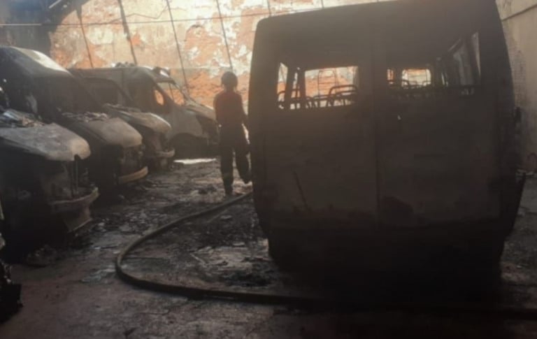 Incêndio atinge central de ambulâncias no centro de Marília