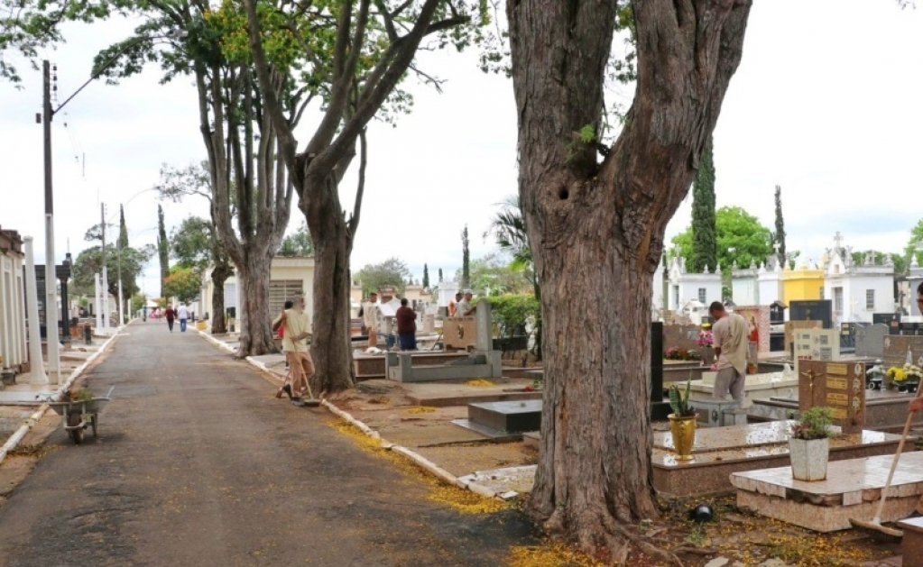 Cemitério de Marília espera até 50 mil visitantes; terá serviços especiais Cemitério de Marília espera até 50 mil visitantes; terá serviços especiais