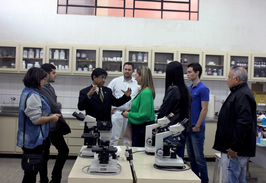 Embaixador da África do Sul visita Unimar e conhece cursos