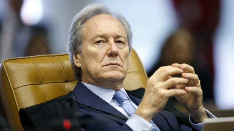 Ministros do TSE defendem a democracia brasileira e voto eletrônico