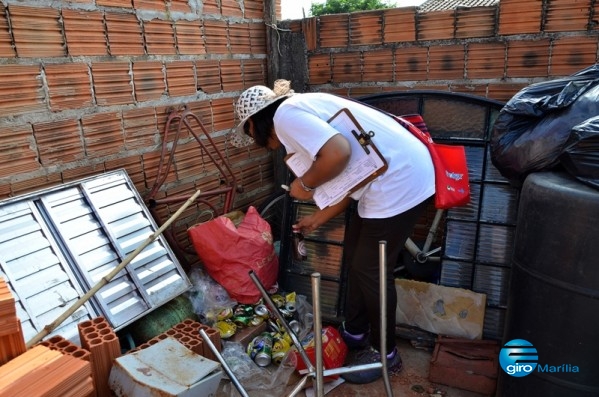 Agente de saúde durante controle der criadouros da dnegue