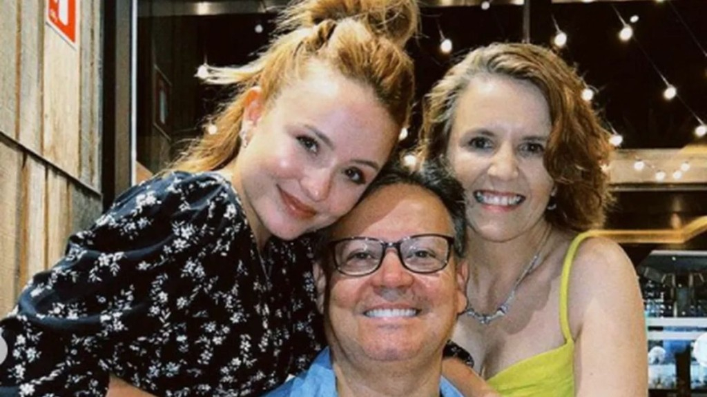 Reprodução/Instagram – 14.08.2023 Larissa Manoela vive polêmica com os pais, Silvana Taques e Gilberto Elias Santos