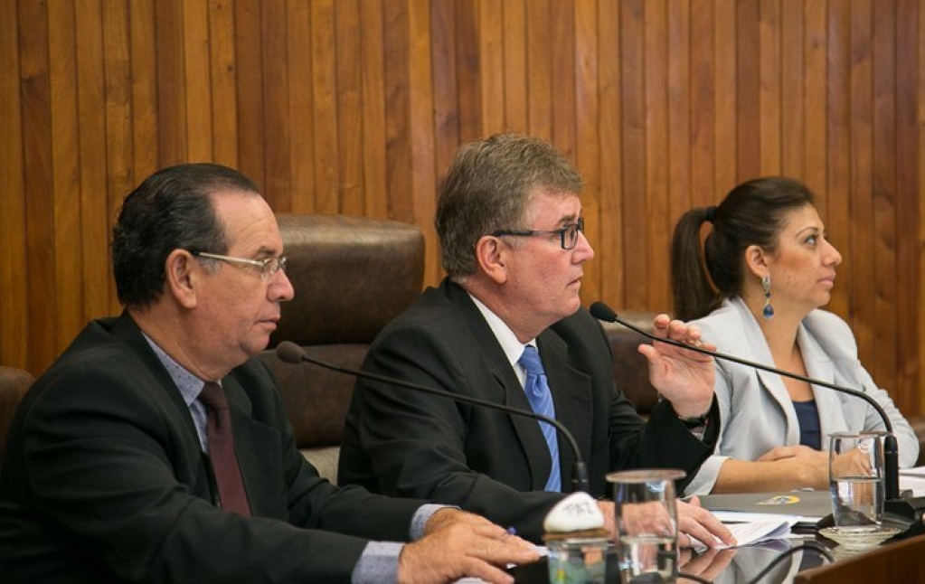 Marcos Rezende na mesa da Câmara; posse em 1º de janeiro – Divulgação/Câmara de Marília