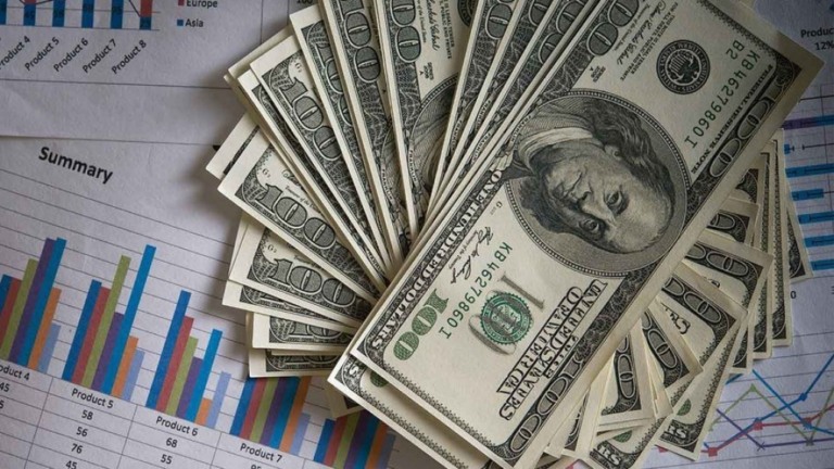 Dólar cai e pode atingir maior recuo trimestral em 13 anos; Bolsa sobe