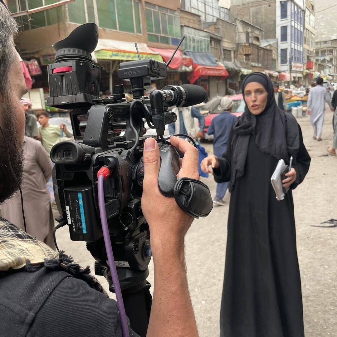 Clarissa Ward, saiba quem é a jornalista da CNN que chamou atenção na cobertura no Afeganistão. Foto: Instagram