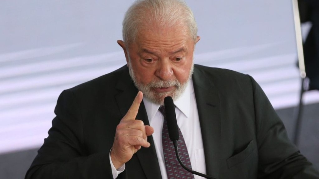 José Cruz/ Agência Brasil Lula ainda não definiu fórmula de reajuste do salário mínimo