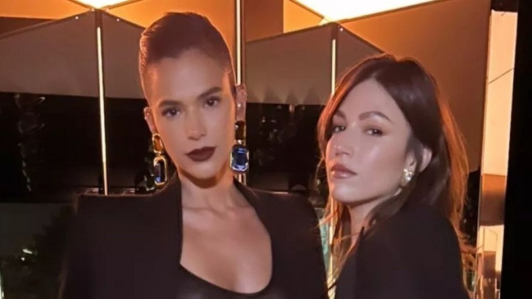 Bruna Marquezine se diverte em Paris com atriz de ‘La Casa de Papel’