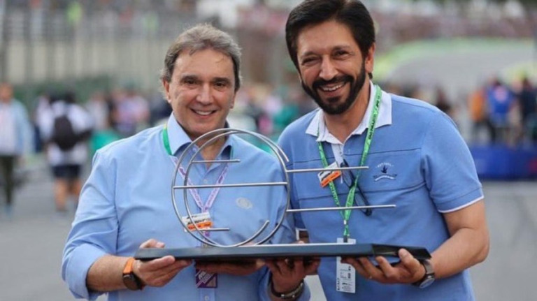 Ricardo Nunes homenageia personalidades do universo da Fórmula 1