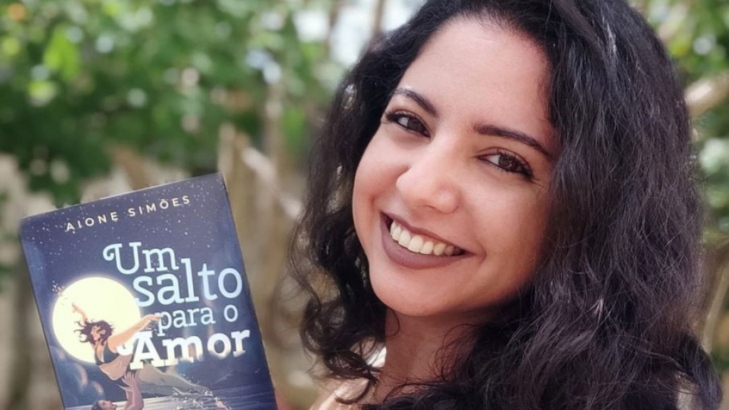 Aione Simões avalia carreira como influenciadora literária: ‘Instável’